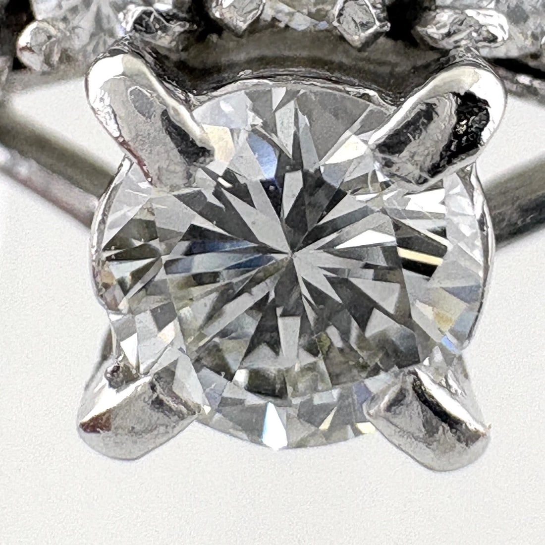 DIAMOND DESIGN PLATINUM RING - 2