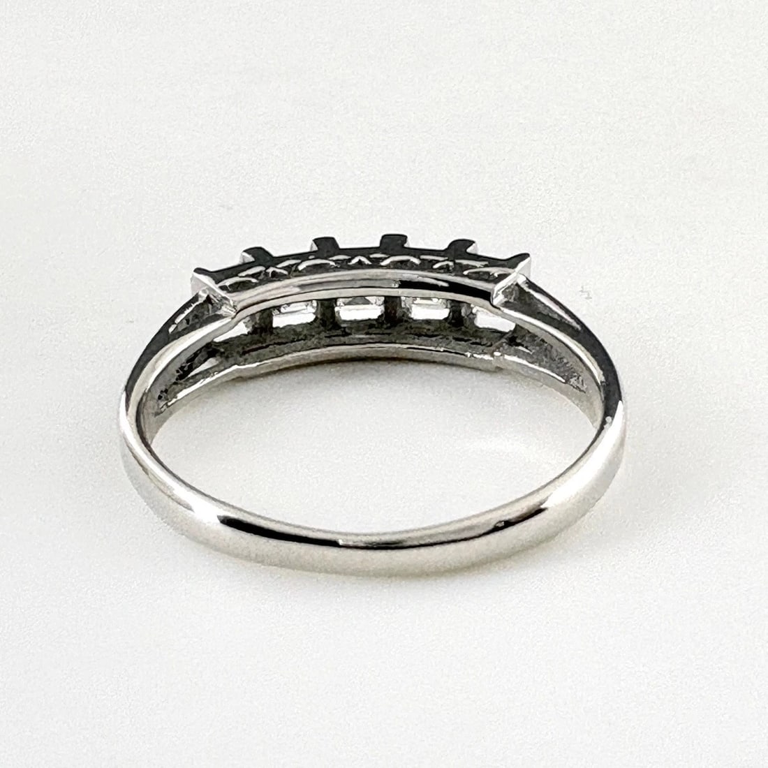 MELEE DIAMOND DESIGN RING - 3