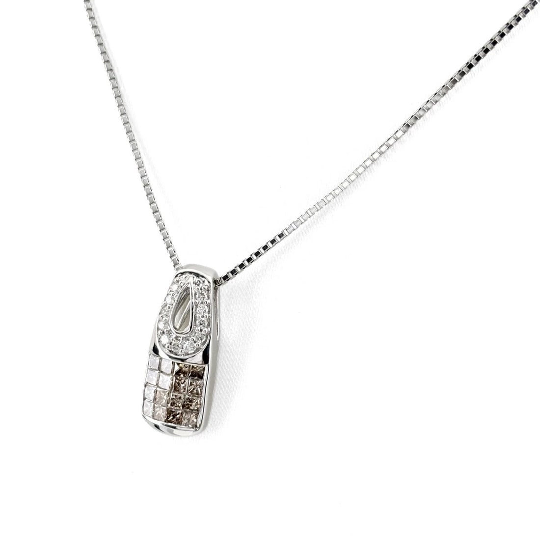 MELEE DIAMOND DESIGN NECKLACE WHITEGOLD PLATINUM PENDANT: melee diamond design necklace WhiteGold Platinum Pendant Brand: Unbranded Type/Style: Necklace Material: Pt850 WG, Color: White Size: Chain / code 55cm(21.7") Chain width 0.8mm(0.0") Pendant size