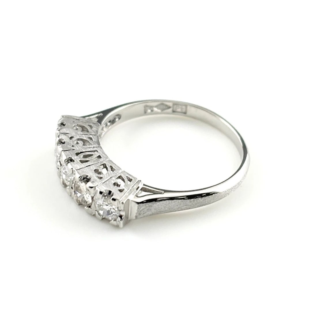 MELEE DIAMOND DESIGN RING PLATINUM: melee diamond design ring Platinum Brand: Unbranded Type/Style: Ring Material: Pt900, Color: PT Size: US 5.5 to 6 Accessories: None Accessories Notice: When purchasing pre-owned goods, please refer