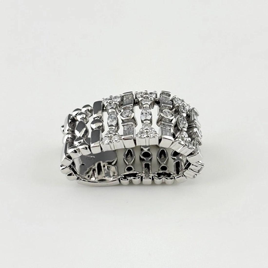 MELEE DIAMOND DESIGN RING 750 DIAMOND: melee diamond design Ring 750 diamond Brand: Unbranded Type/Style: Ring Material: 750, Color: White Size: US 7.5 to 8 Accessories: None Accessories Notice: When purchasing pre-owned goods,