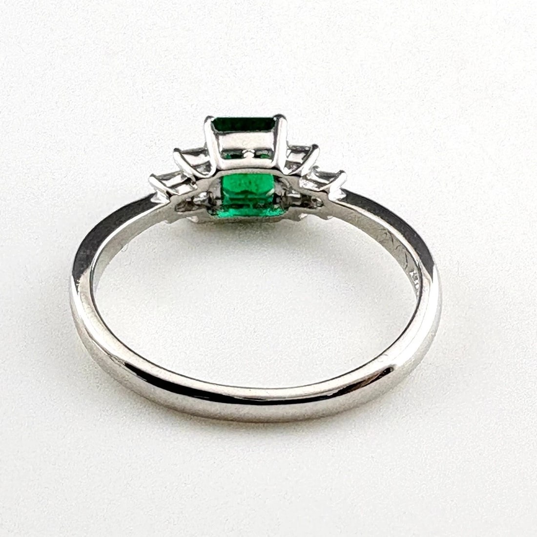 EMERALD DESIGN RING PLATINUM - 3