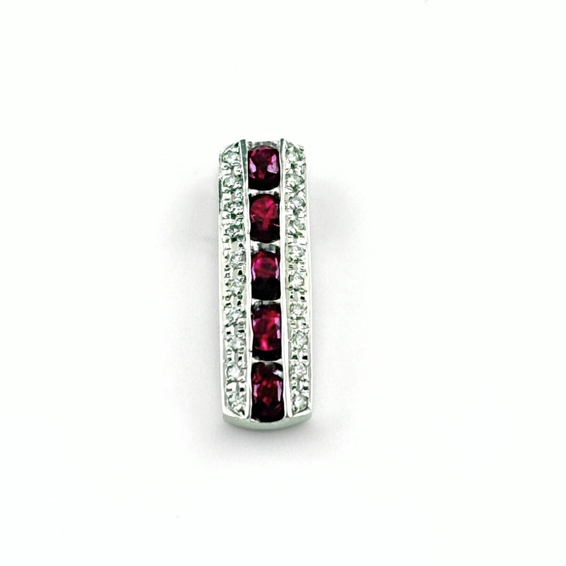 RUBY DESIGN PENDANT HEAD WHITEGOLD PENDANT: Ruby Design Pendant Head WhiteGold Pendant Brand: Unbranded Type/Style: Pendant Head Material: 18K WG, Color: White Size: Pendant size 19.9?6.0mm(0.8") Inside diameter of the bail 3.9?0.8mm(0.2")