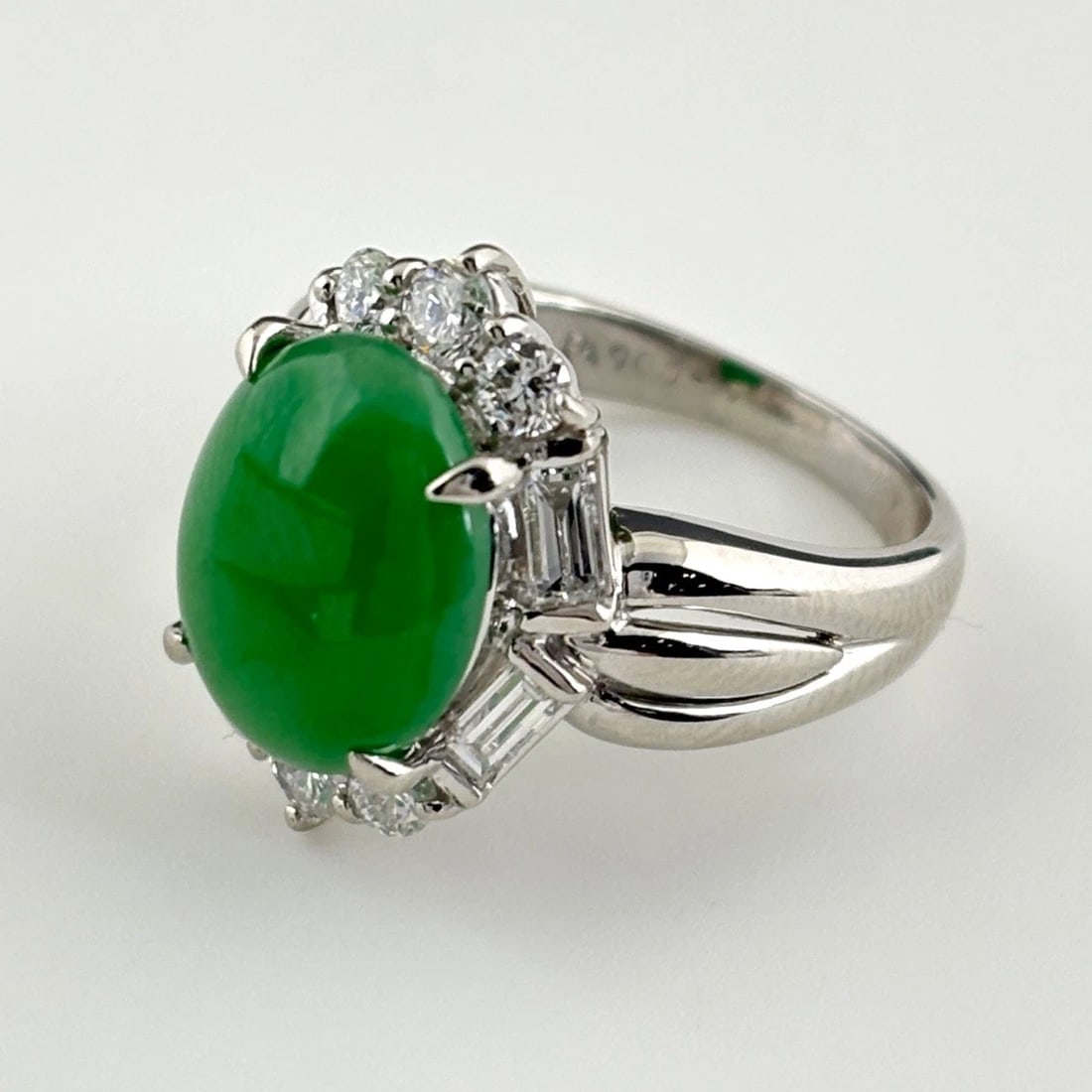 JADE DESIGN PLATINUM MELEE DIAMOND RING: jade design Platinum melee diamond Ring Brand: Unbranded Type/Style: Ring Material: Pt900, Main Stone Jade Color: PT Size: US 5 Accessories: None Accessories Notice: When purchasing pre-owned goods,