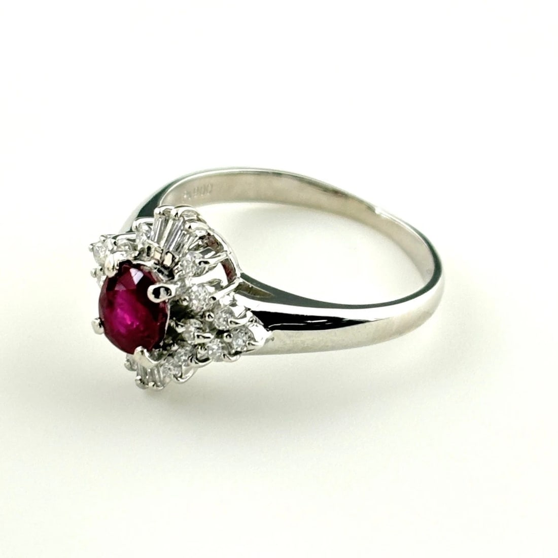 RUBY DESIGN RING PLATINUM: ruby design ring Platinum Brand: Unbranded Type/Style: Ring Material: Pt900, Main Stone Ruby Color: PT Size: US 5.5 Accessories: None Accessories Notice: When purchasing pre-owned goods, please refer