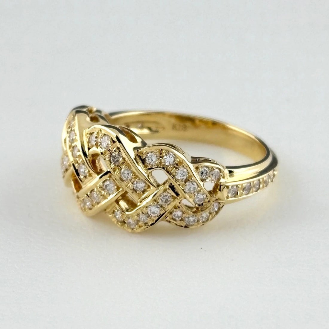 MELEE DIAMOND DESIGN RING YG YELLOWGOLD: melee diamond design ring YG YellowGold Brand: Unbranded Type/Style: Ring Material: 18K YellowGold, Color: YellowGold Size: US 6.5 to 7 Accessories: None Accessories Notice: When purchasing pre-owned