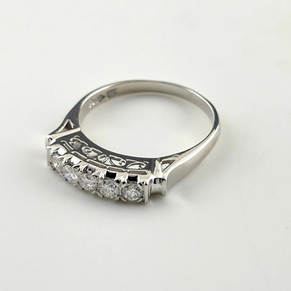 MELEE DIAMOND DESIGN RING PLATINUM: melee diamond design ring Platinum Brand: Unbranded Type/Style: Ring Material: Pt900, Color: PT Size: US 8 to 8.5 Accessories: None Accessories Notice: When purchasing pre-owned goods, ple