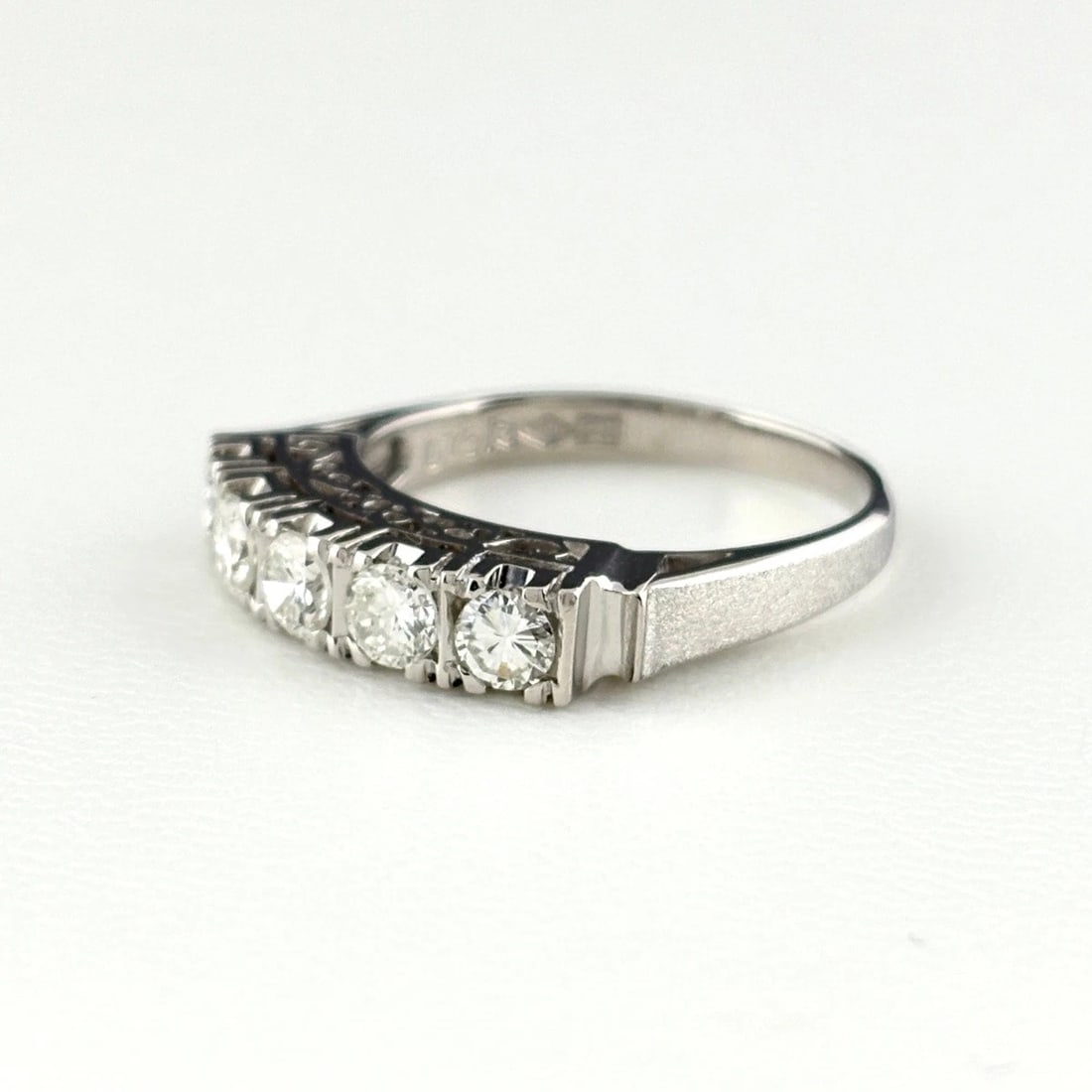 MELEE DIAMOND DESIGN RING PLATINUM: melee diamond design ring Platinum Brand: Unbranded Type/Style: Ring Material: Pt900, Color: PT Size: US 6.5 to 7 Accessories: None Accessories Notice: When purchasing pre-owned goods, please refer
