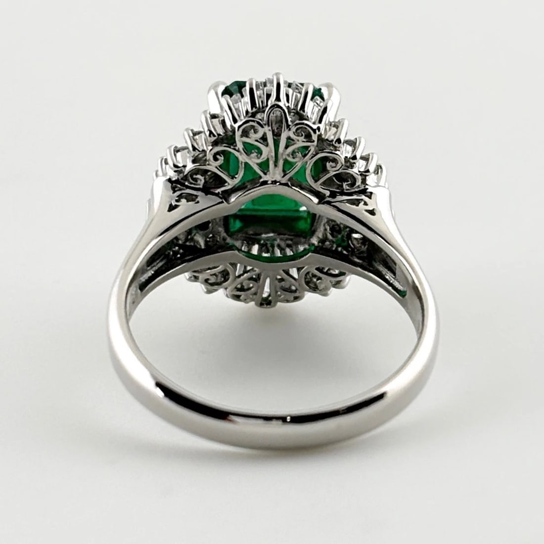 EMERALD DESIGN RING PLATINUM - 4