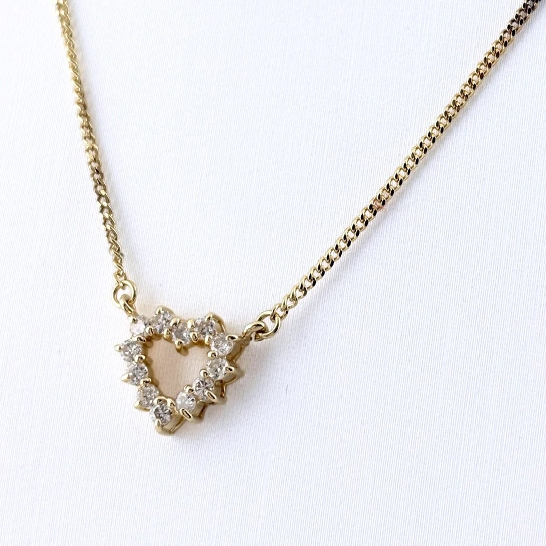 HEART MOTIF DESIGN NECKLACE YELLOWGOLD PENDANT 18K: Heart motif design Necklace YellowGold Pendant 18K Brand: Unbranded Type/Style: Necklace Material: 18K YG, Color: Gold Size: Chain / code 41.5cm(16.3") Chain width 0.6mm(0.0") Pendant size