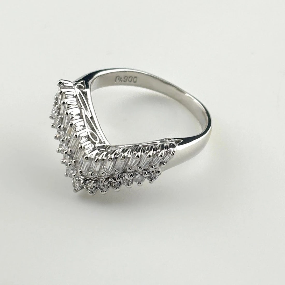 MELEE DIAMOND DESIGN RING PLATINUM: melee diamond design ring Platinum Brand: Unbranded Type/Style: Ring Material: Pt900, Color: PT Size: US 5.5 to 6 Accessories: None Accessories Notice: When purchasing pre-owned goods, please refer