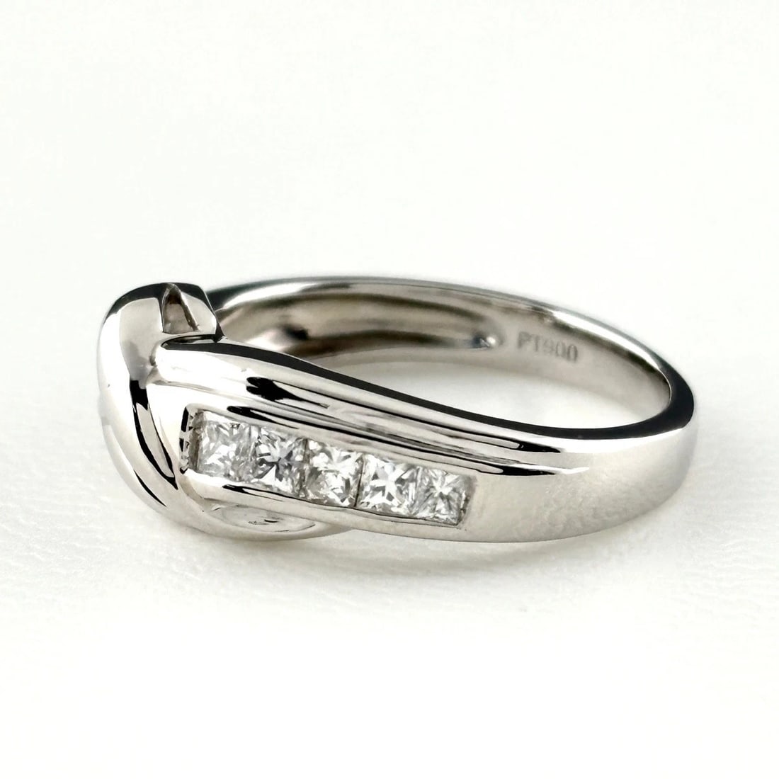 MELEE DIAMOND DESIGN RING PLATINUM: melee diamond design ring Platinum Brand: Unbranded Type/Style: Ring Material: Pt900, Color: PT Size: US 5 Accessories: None Accessories Notice: When purchasing pre-owned goods, please refer to the
