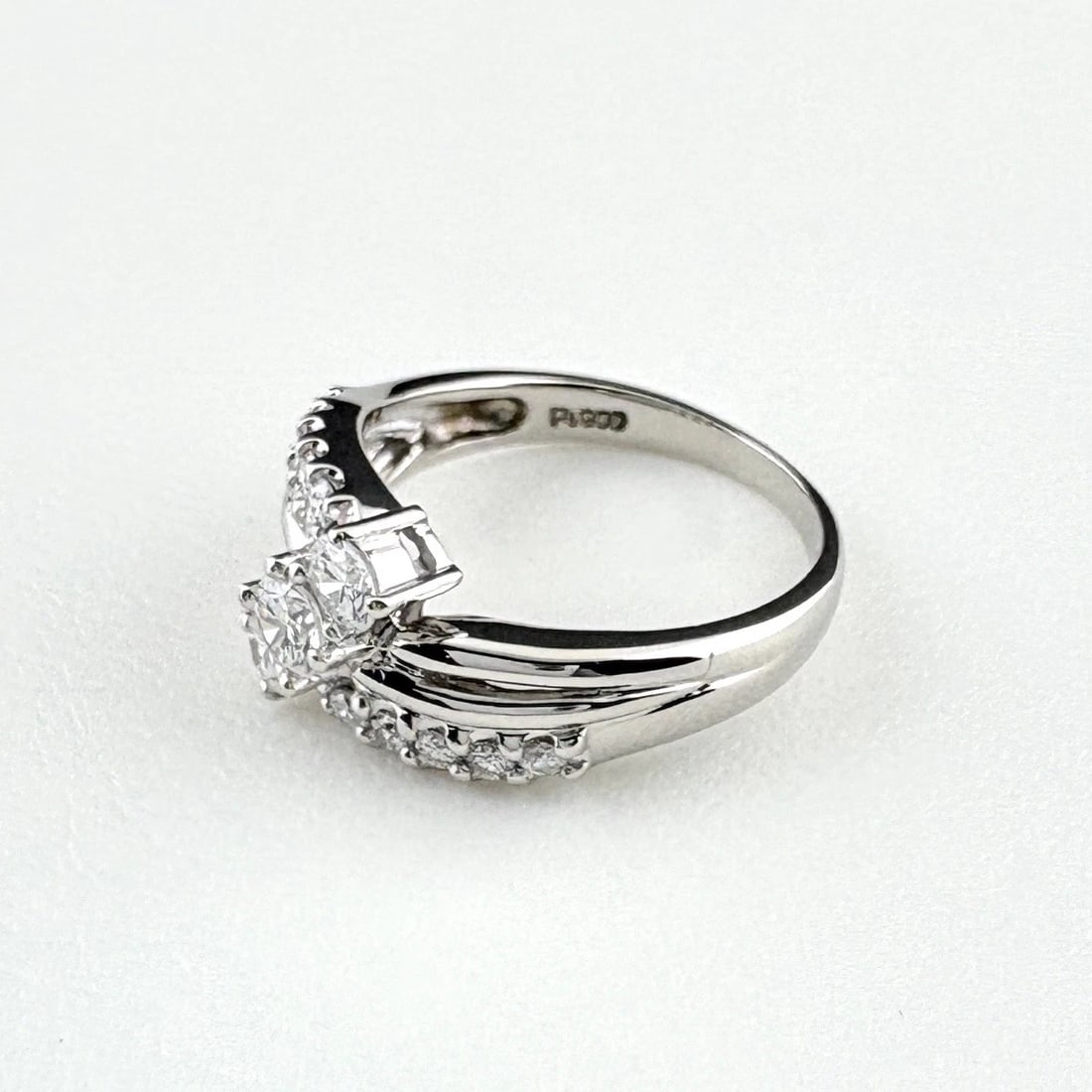 MELEE DIAMOND DESIGN RING PLATINUM: melee diamond design ring Platinum Brand: Unbranded Type/Style: Ring Material: Pt900, Color: PT Size: US 4.5 to 5 Accessories: None Accessories Notice: When purchasing pre-owned goods, please refer