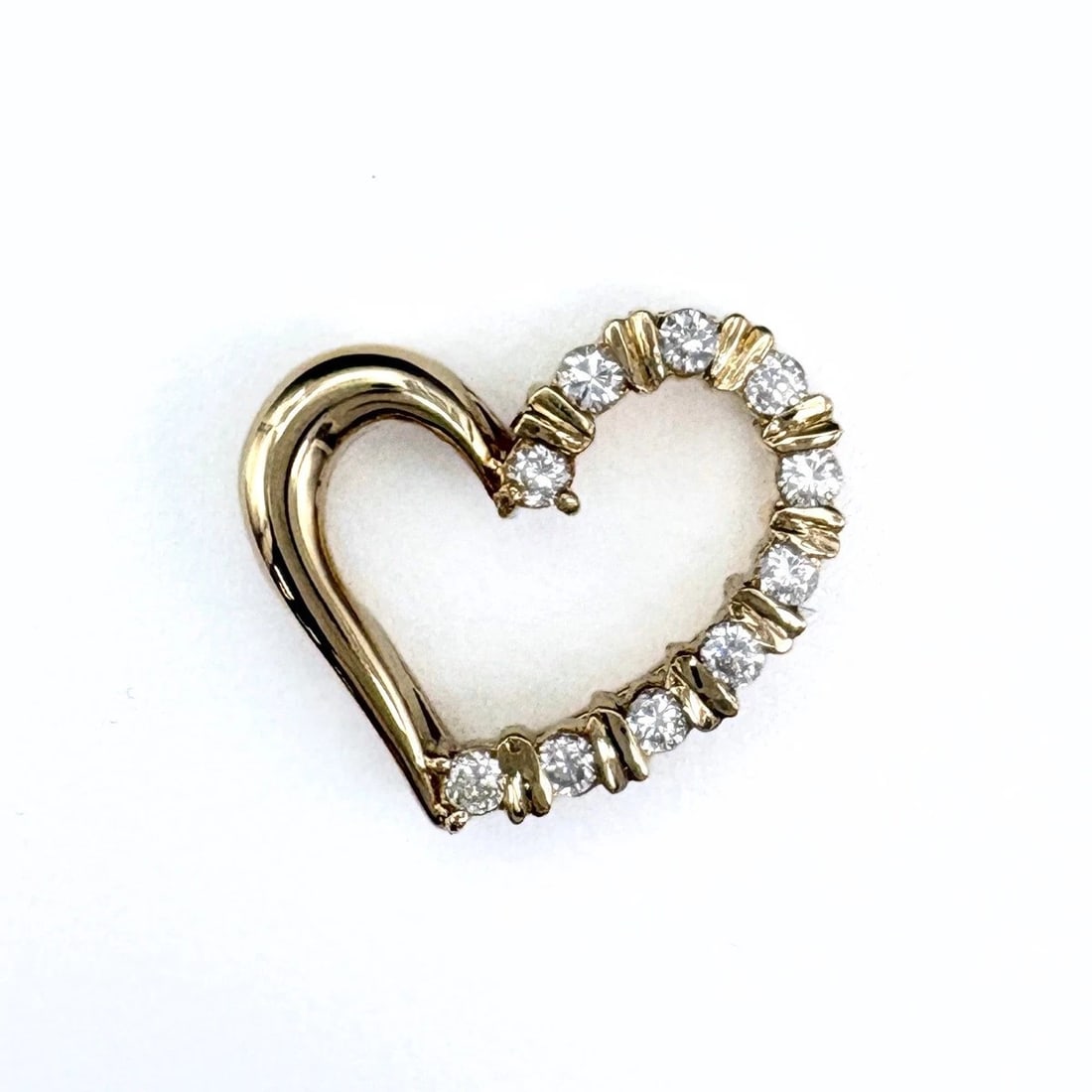 HEART MOTIF PENDANT HEAD YELLOWGOLD MELEE DIAMOND: Heart motif Pendant Head YellowGold melee diamond Brand: Unbranded Type/Style: Pendant Head Material: 18K YG, Color: Yellow Size: Pendant size 16.3?20.7mm(0.6") Inside diameter of the bail