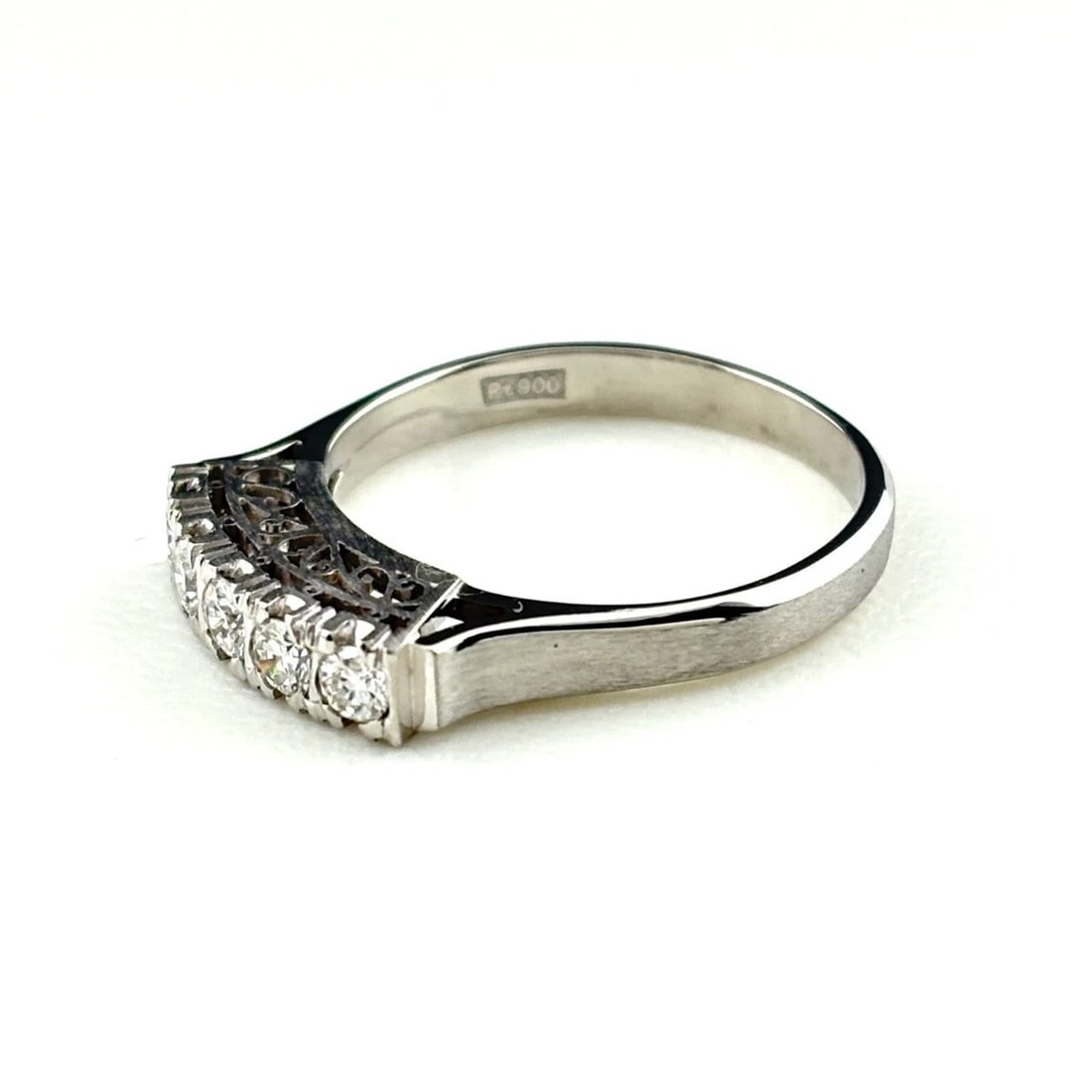 MELEE DIAMOND DESIGN PLATINUM RING: melee diamond design Platinum Ring Brand: Unbranded Type/Style: Ring Material: Pt900, Color: PT Size: US 7.5 to 8 Accessories: None Accessories Notice: When purchasing pre-owned goods, please refer