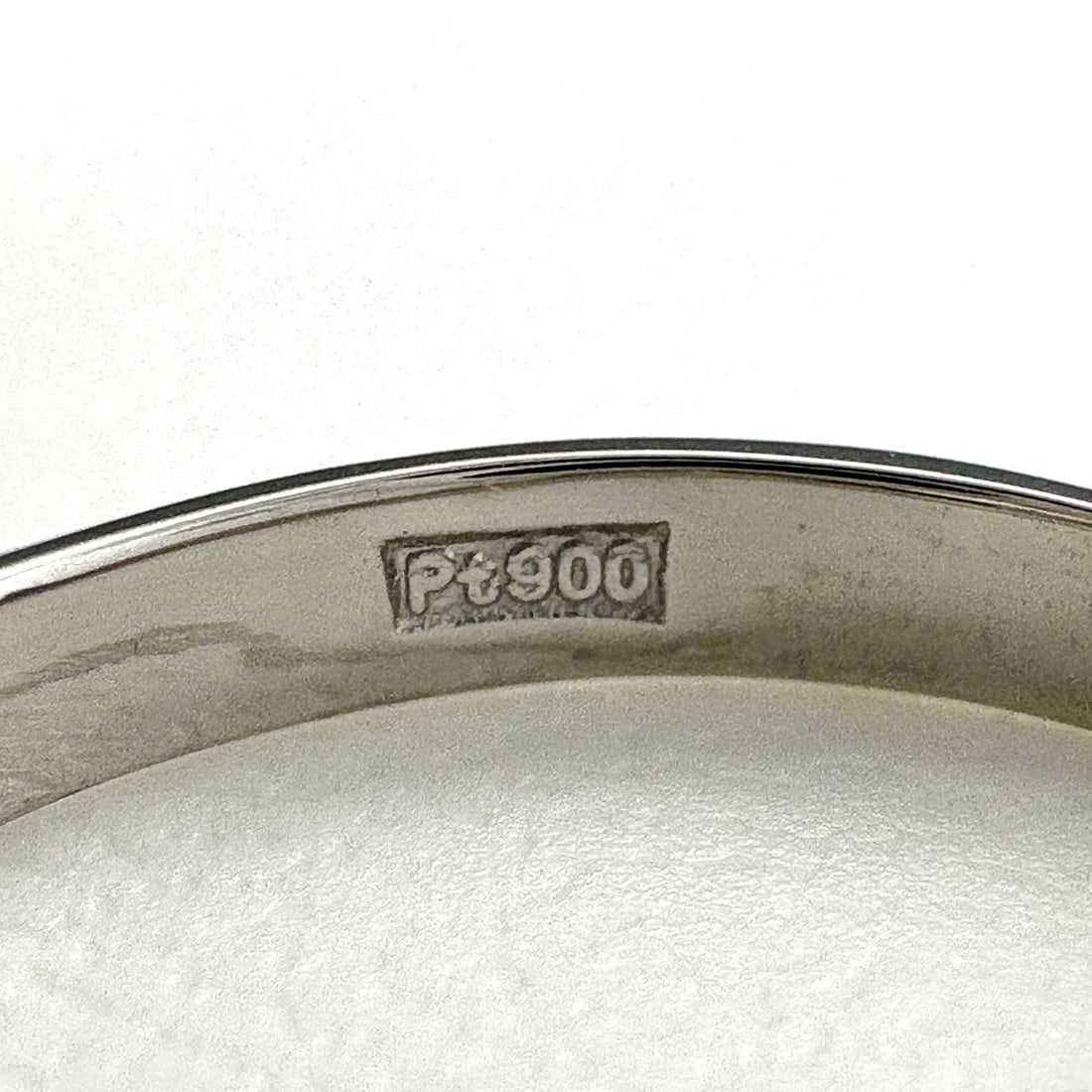 MELEE DIAMOND DESIGN PLATINUM RING - 2