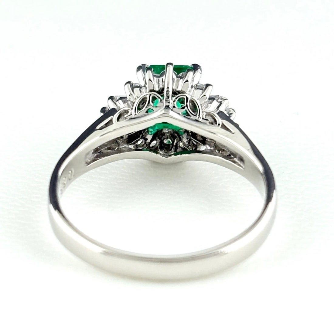 EMERALD DESIGN PLATINUM RING - 4