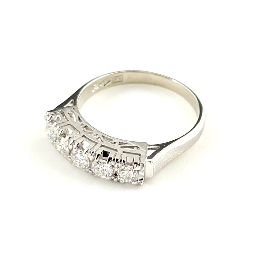 MELEE DIAMOND DESIGN RING PLATINUM: melee diamond design ring Platinum Brand: Unbranded Type/Style: Ring Material: Pt900, Color: PT Size: US 6.5 to 7 Accessories: None Accessories Notice: When purchasing pre-owned goods, please refer