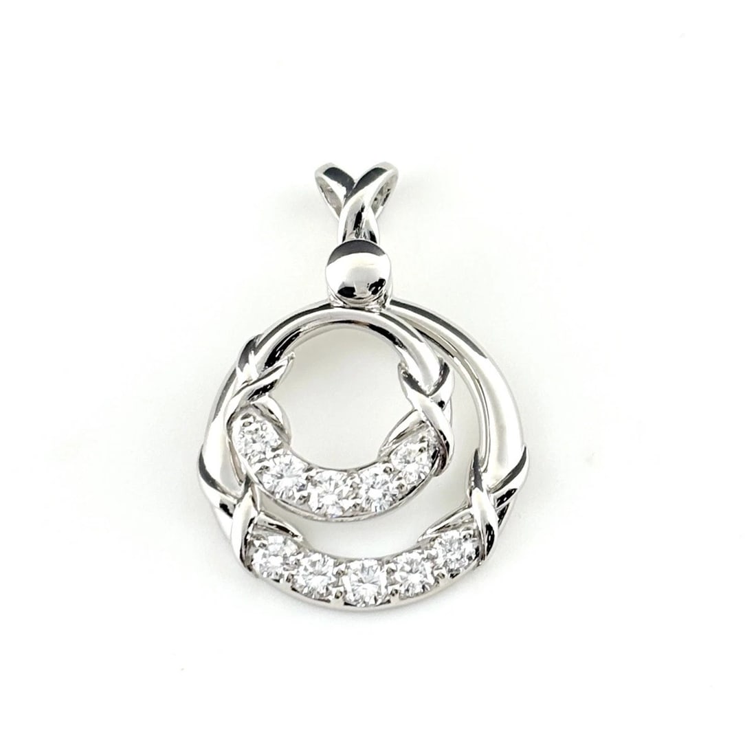 MELEE DIAMOND PENDANT HEAD PLATINUM: melee diamond Pendant Head Platinum Brand: Unbranded Type/Style: Pendant Head Material: Pt900, Color: PT Size: Total length of the pendant head including a bail 25.3?18.1mm(1.0") Inside diameter of