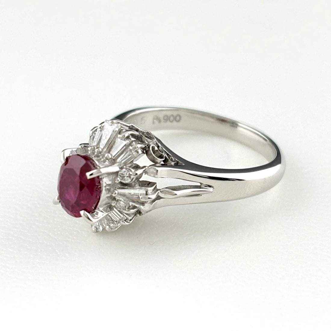 RUBY DESIGN RING PLATINUM: ruby design ring Platinum Brand: Unbranded Type/Style: Ring Material: Pt900, Main Stone Ruby Color: PT Size: US 5.5 to 6 Accessories: None Accessories Notice: When purchasing pre-owned goo