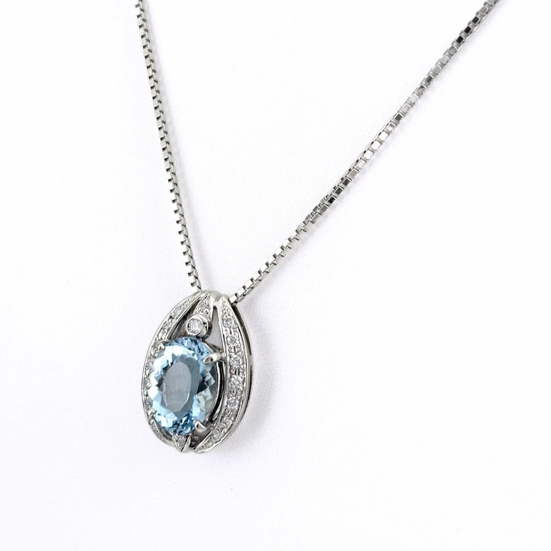 AQUAMARINE DESIGN NECKLACE PLATINUM WHITEGOLD PENDANT (1 of 3)