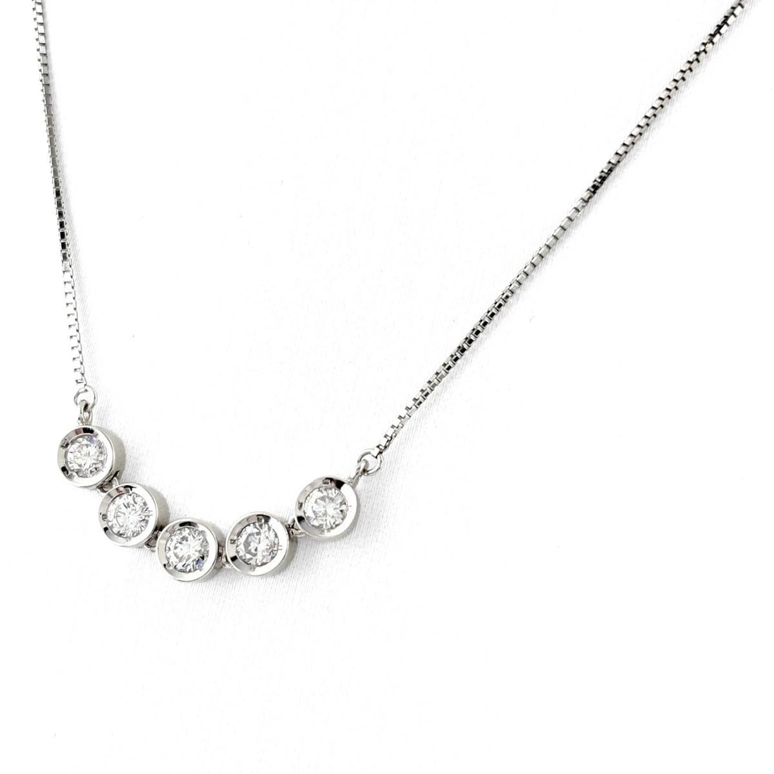 MELEE DIAMOND DESIGN PENDANT NECKLACE: melee diamond design Pendant Necklace Brand: Unbranded Type/Style: Necklace Material: Pt850, Color: PT Size: Chain / code 41cm(16.1") Pendant size 4.7?30.5mm(0.2") Accessories: None Accessories