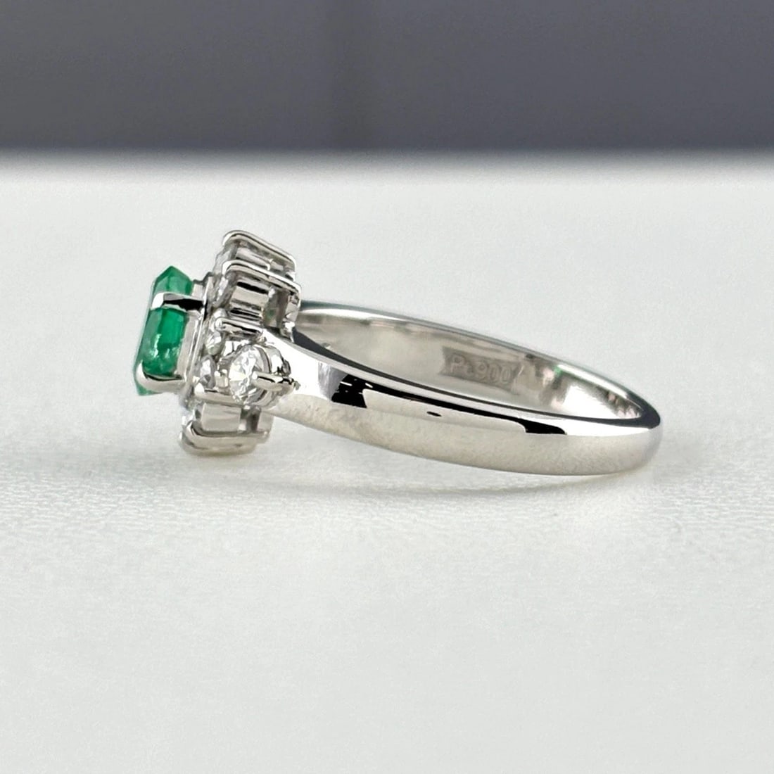 EMERALD DESIGN RING PLATINUM - 3