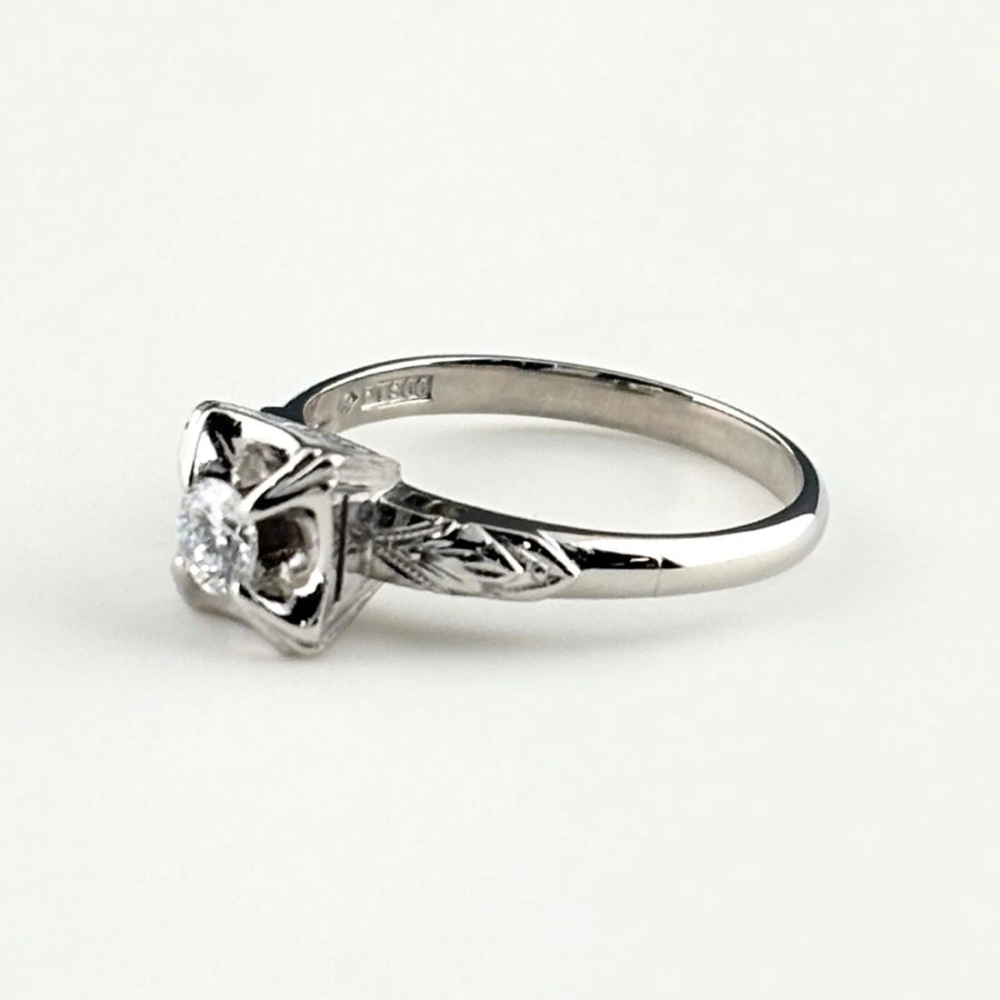 DIAMOND DESIGN RING PLATINUM