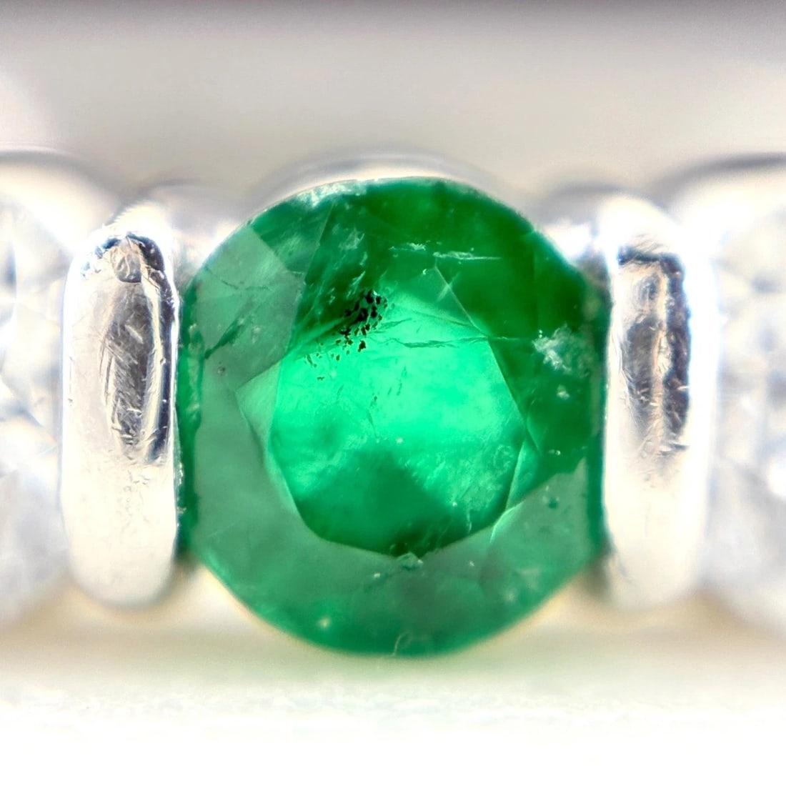 EMERALD DESIGN RING PLATINUM - 2