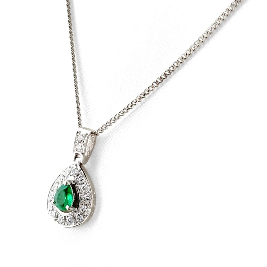 EMERALD DESIGN NECKLACE PLATINUM PENDANT (1 of 4)