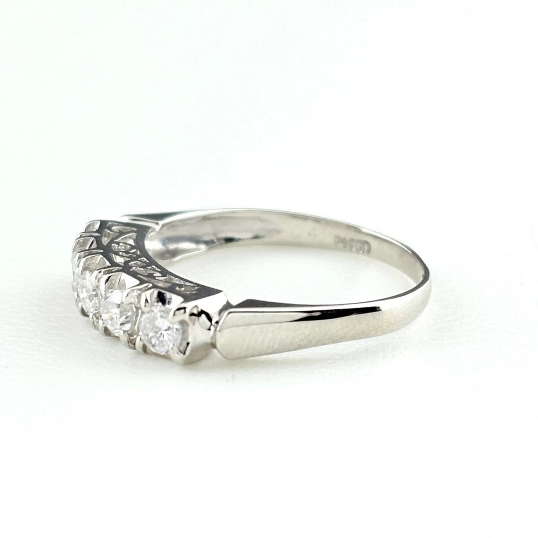 MELEE DIAMOND DESIGN PLATINUM RING: melee diamond design Platinum Ring Brand: Unbranded Type/Style: Ring Material: Pt900, Color: PT Size: US 6 to 6.5 Accessories: None Accessories Notice: When purchasing pre-owned goods, ple