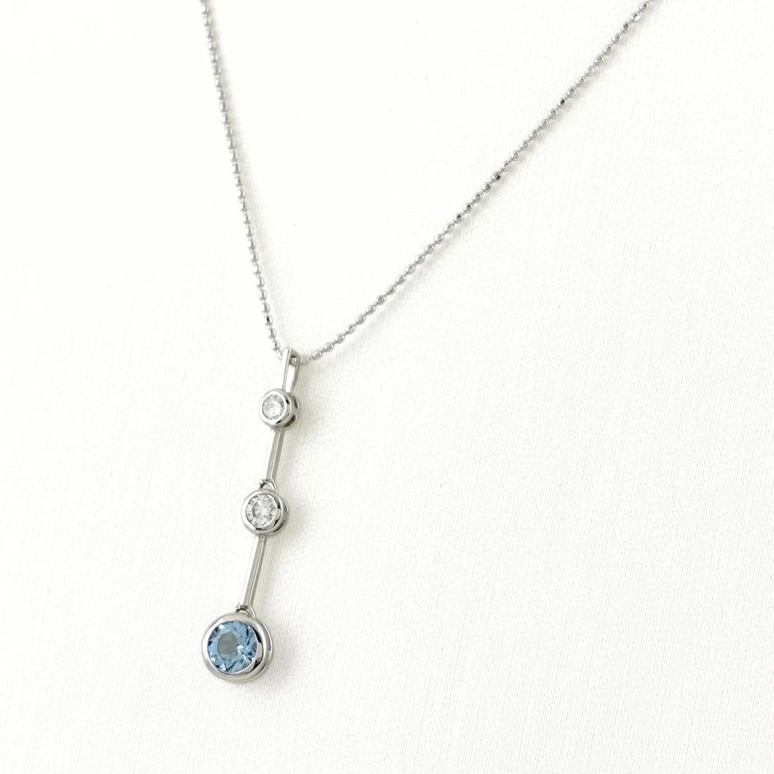 AQUAMARINE DESIGN NECKLACE WHITEGOLD PENDANT 18K: Aquamarine Design Necklace WhiteGold Pendant 18K Brand: Unbranded Type/Style: Necklace Material: 18K WG, Color: White Size: Chain / code 40cm(15.7") Chain width 0.6mm(0.0") Pendant size