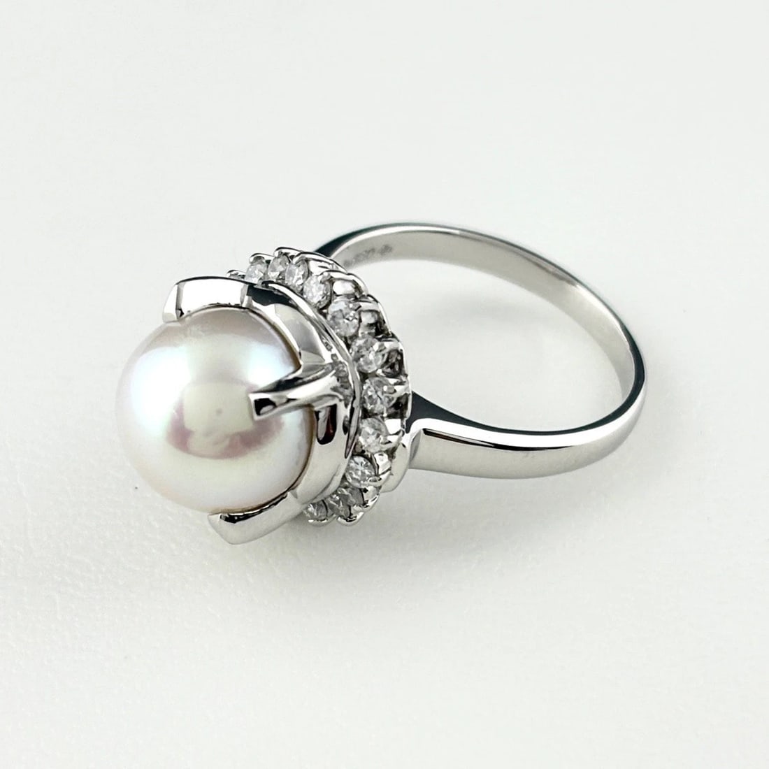 PEARL DESIGN RING PLATINUM RING: pearl design ring Platinum ring Brand: Unbranded Type/Style: Ring Material: Pt850, Main Stone Pearl Color: PT Size: US 5 Accessories: None Accessories Notice: When purchasing pre-owned goods, please