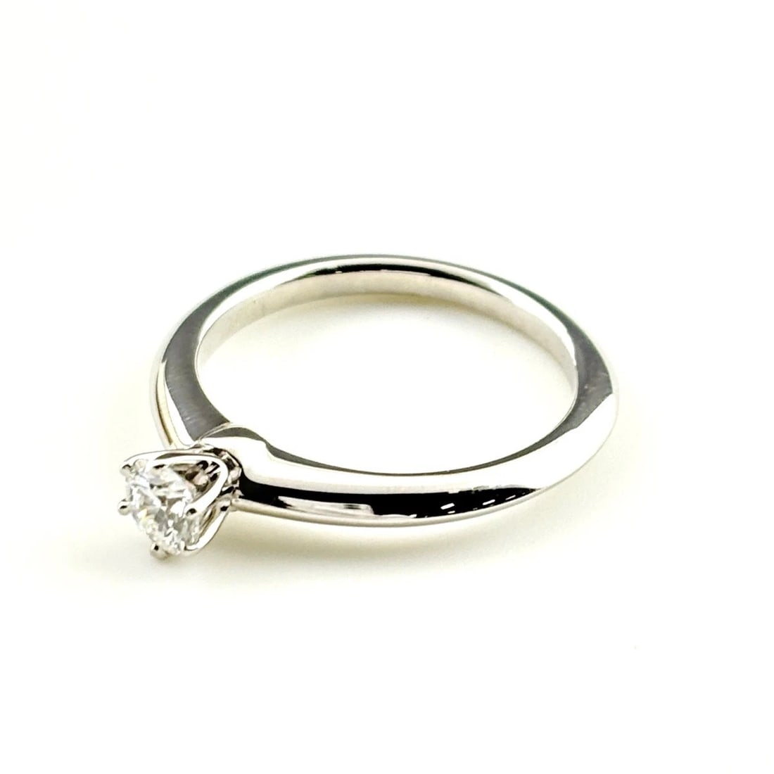TIFFANY&CO. SOLITAIRE RING PLATINUM DIAMOND: TIFFANY&Co. Solitaire Ring Platinum Diamond Brand: TIFFANY&Co. Type/Style: Ring Material: Pt950, Color: Silver Size: US 5 Accessories: None Accessories Notice: When purchasing pre-owned go