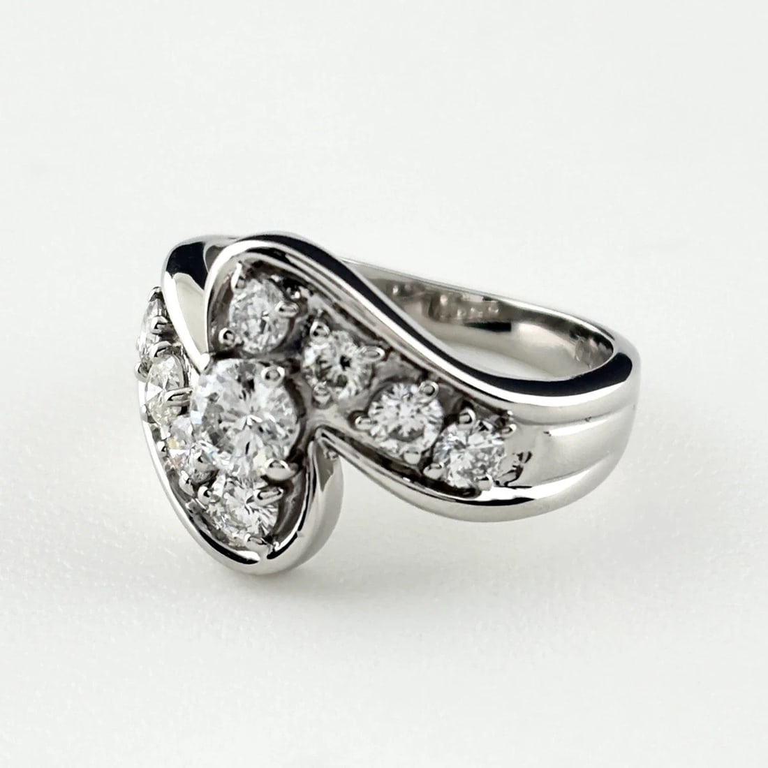 MELEE DIAMOND DESIGN RING PLATINUM: melee diamond design ring Platinum Brand: Unbranded Type/Style: Ring Material: Pt900, Color: PT Size: US 6 to 6.5 Accessories: None Accessories Notice: When purchasing pre-owned goods, please refer