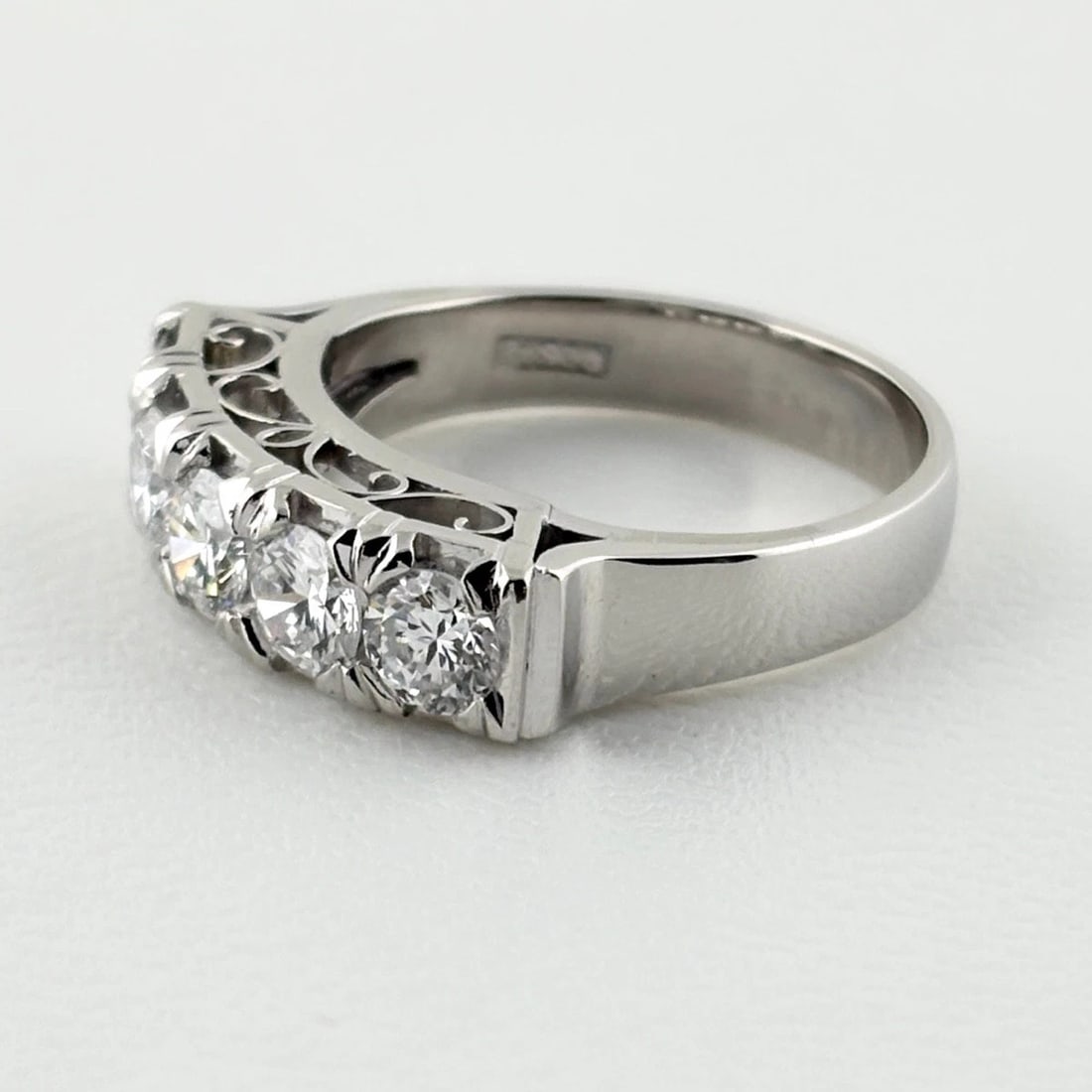 MELEE DIAMOND DESIGN RING PLATINUM: melee diamond design ring Platinum Brand: Unbranded Type/Style: Ring Material: Pt900, Color: PT Size: US 5 to 5.5 Accessories: None Accessories Notice: When purchasing pre-owned goods, please refer