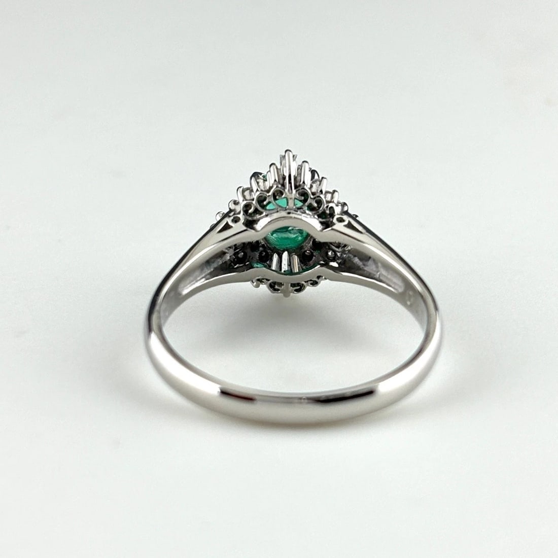 EMERALD DESIGN PLATINUM RING - 4