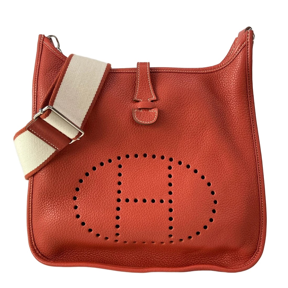 HERMES EVELYNE SANGUINE TSHOULDER BAG: HERMES Evelyne Sanguine TShoulder Bag Brand: HERMES Type/Style: Shoulder Bag Material: Exterior Material Taurillon Clemence Color: Exterior Color Sanguine Size: Height : 11.81 inch" (30 cm) Width : 11