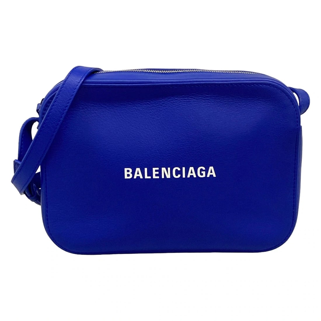 BALENCIAGA EVERYDAY BLUE LEATHER SHOULDER BAG: BALENCIAGA Everyday Blue Leather Shoulder Bag Brand: BALENCIAGA Type/Style: Shoulder Bag Material: Exterior Material Leather Color: Exterior Color Blue Size: Height : 6.1 inch (15.5 cm) Width : 8.86 i