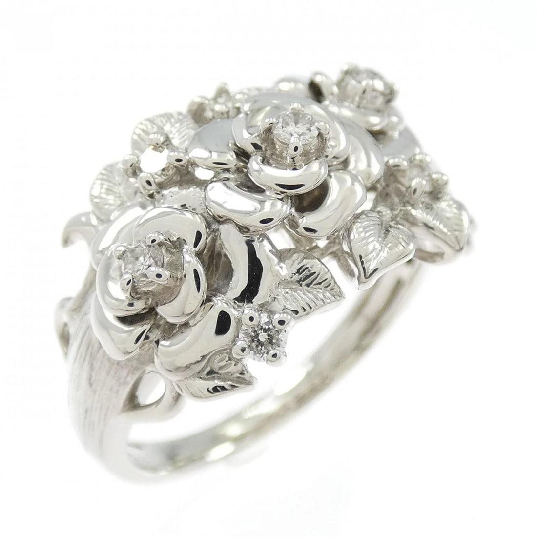 PT999 FLOWER DIAMOND RING: PT999 Flower Diamond Ring Brand: Unbranded Type/Style: Diamond ring Material: Platinum999, Main Stone Natural Color: Silver Size: US 8.5 Accessories: None Accessories Notice: When purchasing