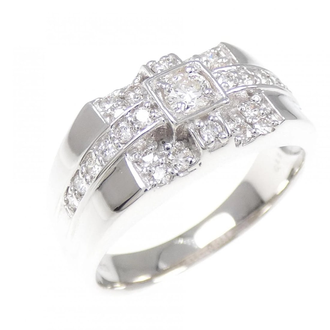 PT900 DIAMOND RING: PT900 Diamond Ring Brand: Unbranded Type/Style: Diamond Ring Material: Platinum900, Main Stone natural Color: Platinum Size: US 8 1/4 Accessories: None Accessories Notice: When purchasing
