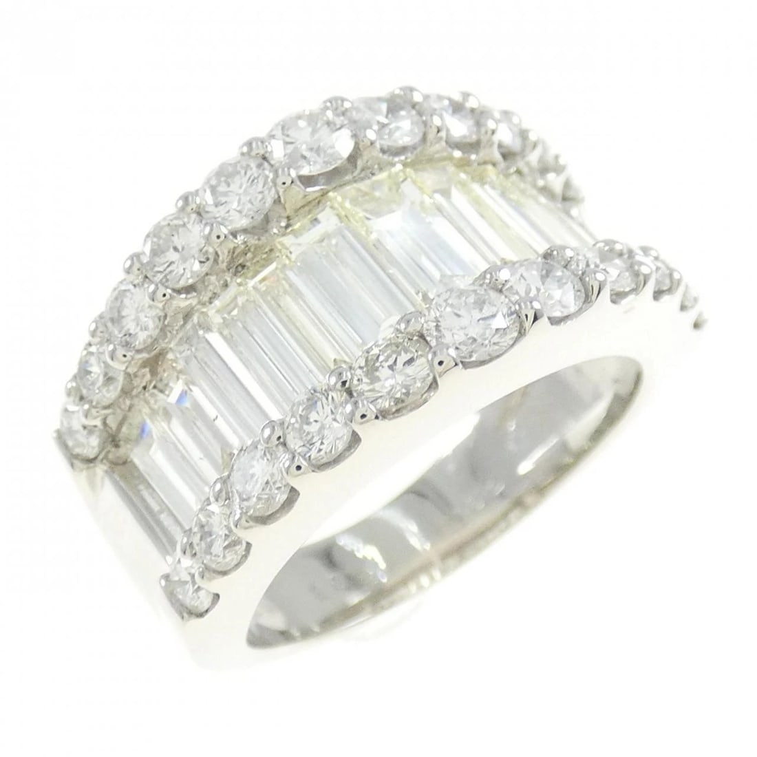 PT950 DIAMOND RING: PT950 Diamond Ring Brand: Unbranded Type/Style: Diamond Ring Material: Platinum950, Main Stone Natural Color: Platinum Size: US 5 1/4 Accessories: None Accessories Notice: When purchasing pre-owned