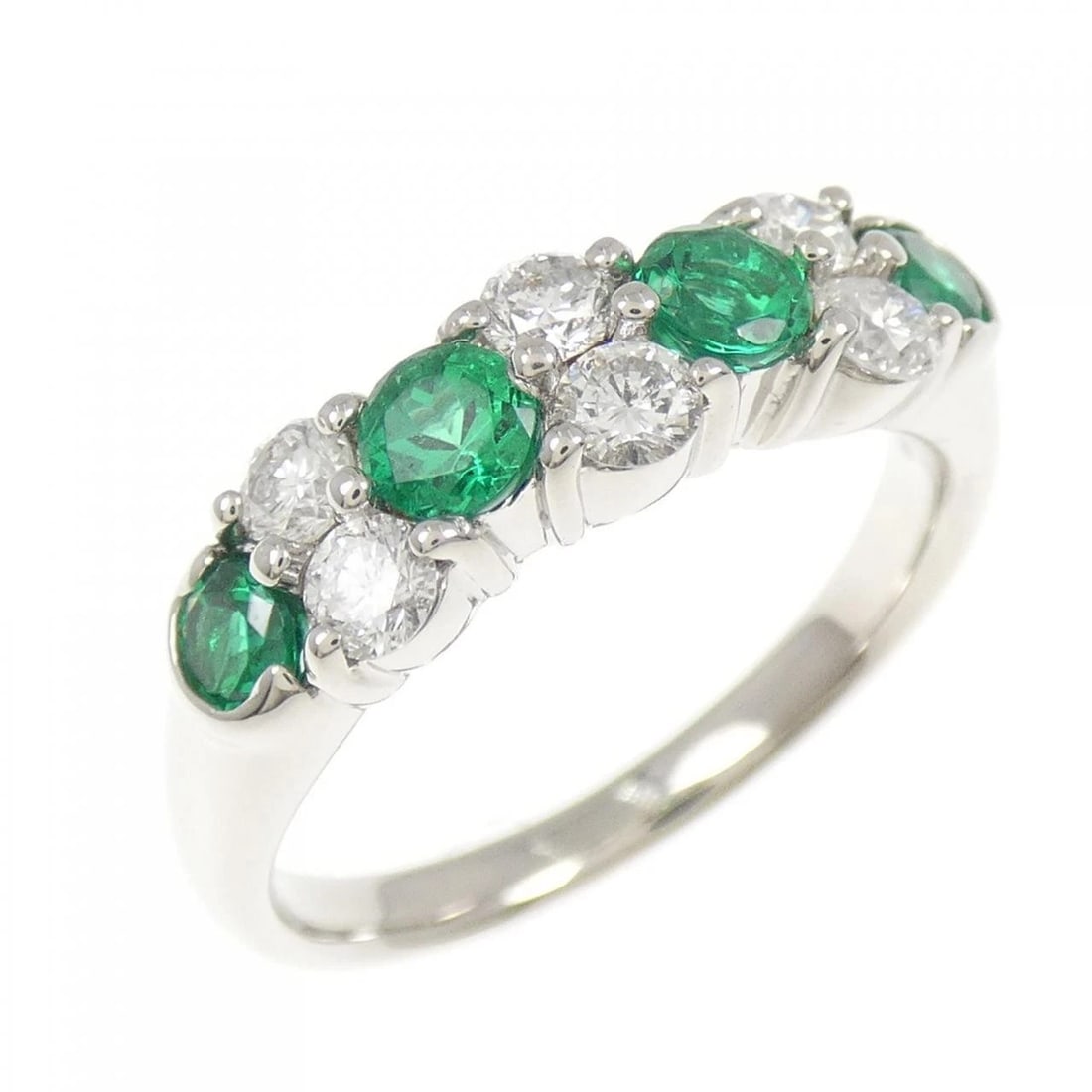 PT900 EMERALD RING: PT900 Emerald Ring Brand: Unbranded Type/Style: Emerald Ring Material: PT900, Main Stone EmeraldSecondary Stone Diamond Color: Silver Size: US 7 Accessories: None Accessories Notice: When purchasing