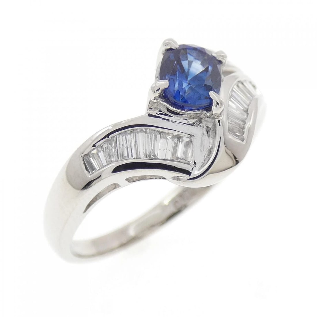 PT900 SAPPHIRE RING: PT900 Sapphire Ring Brand: Unbranded Type/Style: Sapphire Ring Material: Platinum900, Main Stone Sapphire Secondary Stone Diamond Color: Platinum Size: US 7 1/4 Accessories: None Accessories Notice: