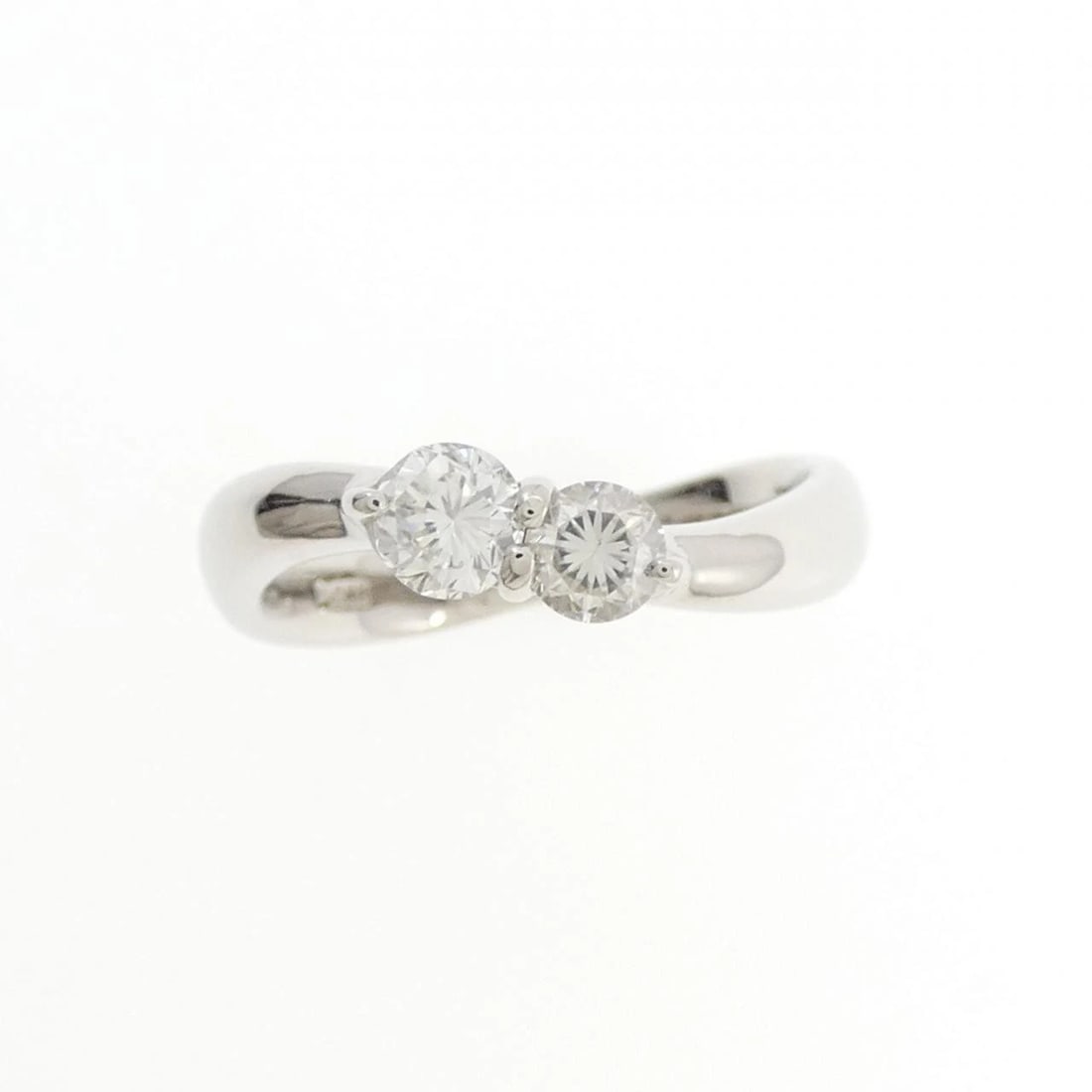 PT900 DIAMOND RING: PT900 Diamond Ring Brand: Unbranded Type/Style: Diamond Ring Material: PT900, Main Stone Natural Color: Silver Size: US 6 Accessories: None Accessories Notice: When purchasing pre-owned goods, please