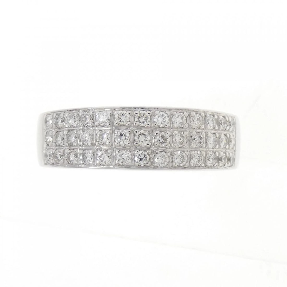 K18WG PAVE DIAMOND RING: K18WG Pave Diamond Ring Brand: Unbranded Type/Style: Diamond ring Material: K18WG, Main Stone Natural Color: White Gold Size: US 5 3/4 Accessories: None Accessories Notice: When purchasing pre-owned