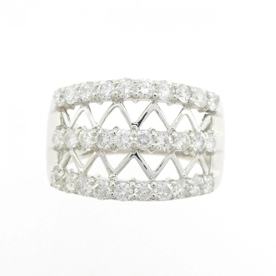 PT900 DIAMOND RING: PT900 Diamond Ring Brand: Unbranded Type/Style: Diamond Ring Material: PT900, Main Stone Natural Color: Silver Size: US 6 1/2 Accessories: None Accessories Notice: When purchasing pre-owne
