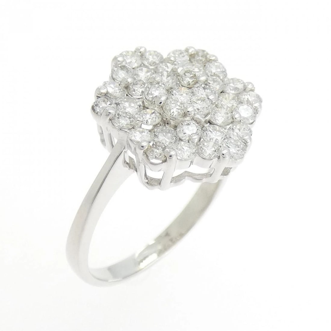 K18WG PAVE DIAMOND RING: K18WG Pave Diamond Ring Brand: Unbranded Type/Style: Diamond Ring Material: K18wG, Color: White Gold Size: US 6 Accessories: None Accessories Notice: When purchasing pre-owned goods, please refer to