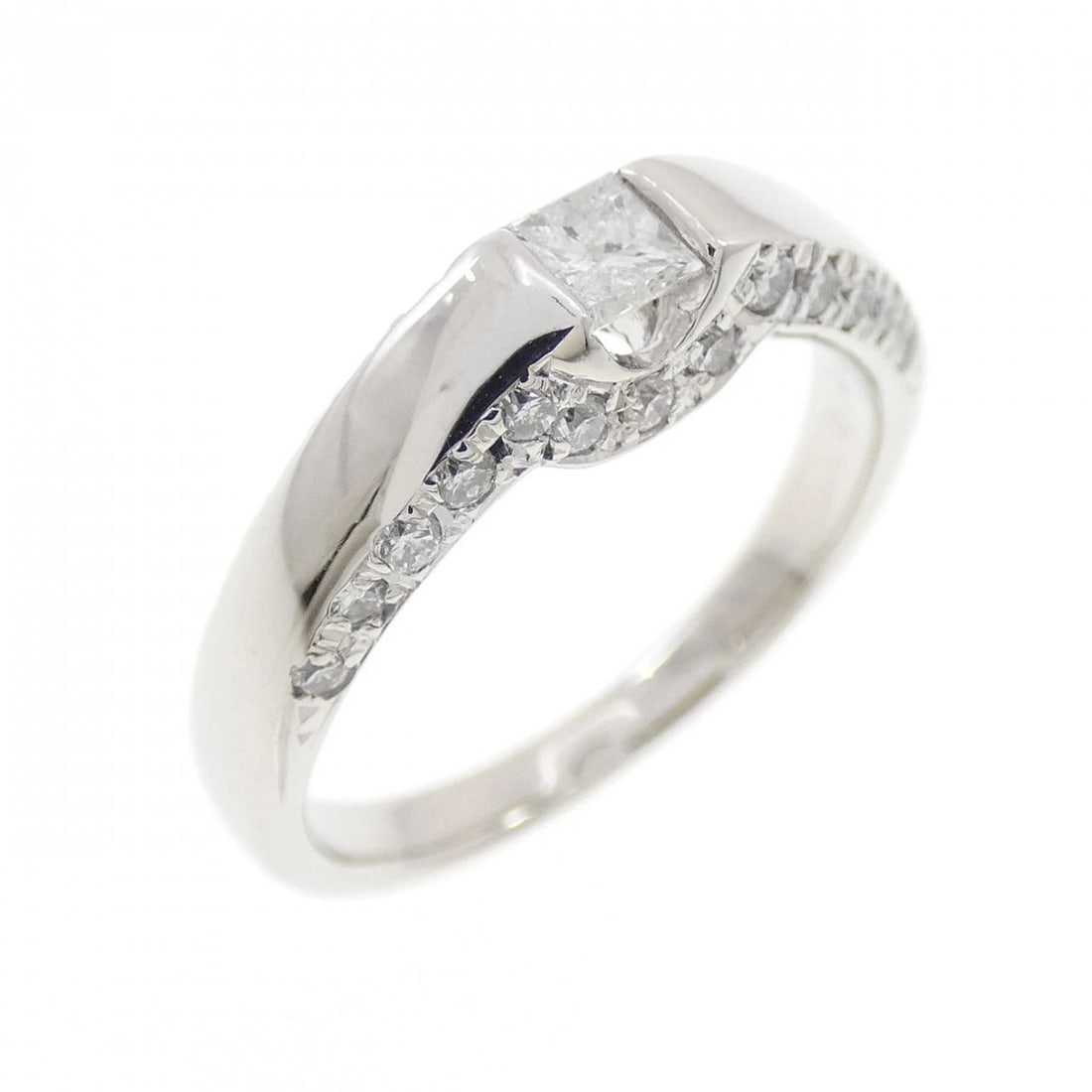 PT900 DIAMOND RING: PT900 Diamond Ring Brand: Unbranded Type/Style: Diamond Ring Material: Platinum900, Main Stone Natural Color: Platinum Size: Actual Size Max width approx.: 2.0mmSize 18.5cm Accessories: None