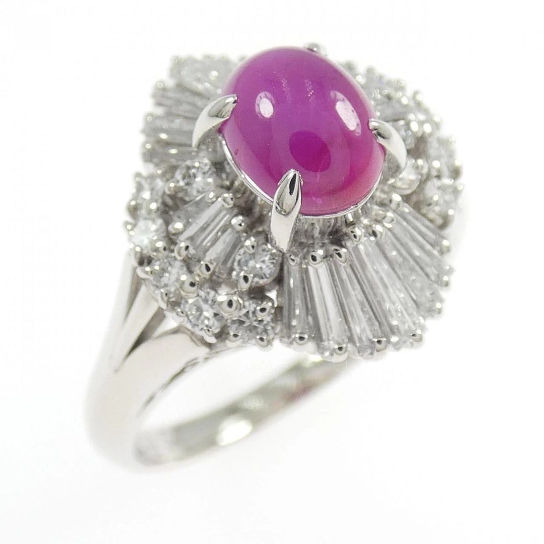 PT900 STAR RUBY RING: PT900 Star Ruby Ring Brand: Unbranded Type/Style: Star Ruby Ring Material: Platinum900, Color: Platinum Size: US 7 Accessories: None Accessories Notice: When purchasing pre-owned goods, please refer